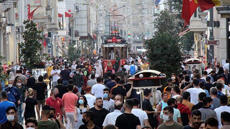 Taksim'de pazar yoğunluğu