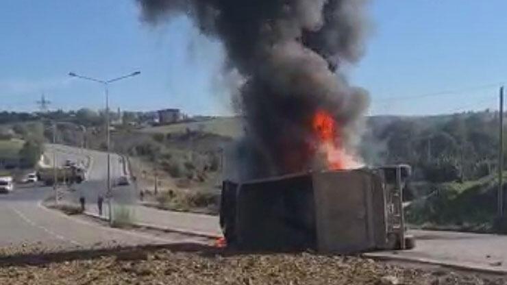 Tuzla'da devrilen hafriyat kamyonu alev alev yandı