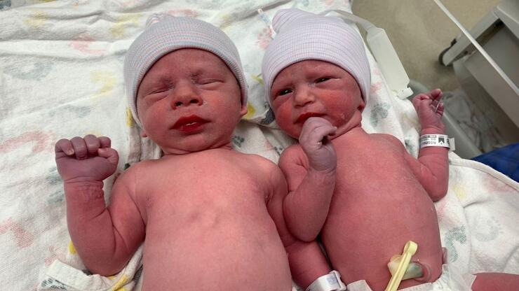 30 yıl önce dondurulan embriyolarla ikiz sahibi oldular