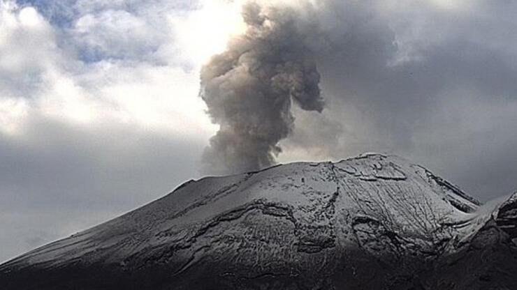 Meksika'da Popocatepetl Yanardağı’nda 3 yeni patlama