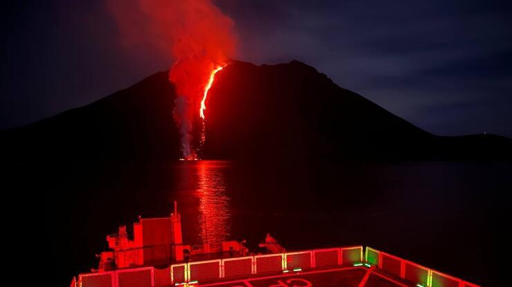 Stromboli Yanardağı lav püskürtmeye devam ediyor