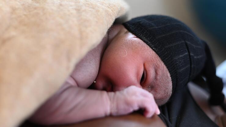 Sınır Tanımayan Doktorlar'ın kurtarma gemisinde bir göçmen doğum yaptı