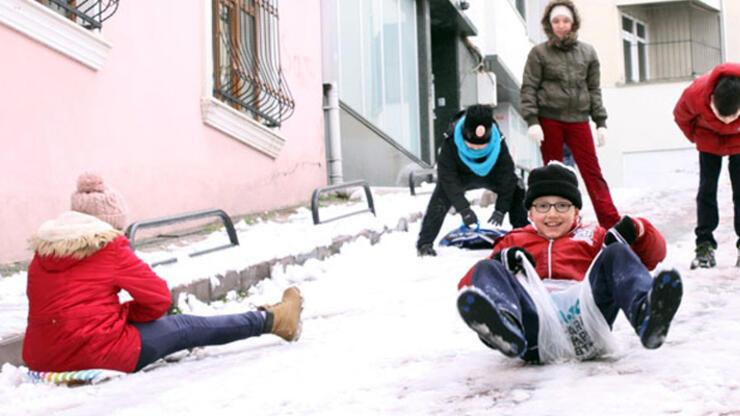 Yılın ilk kar tatili haberi geldi: Eğitime 1 gün süreyle ara verildi