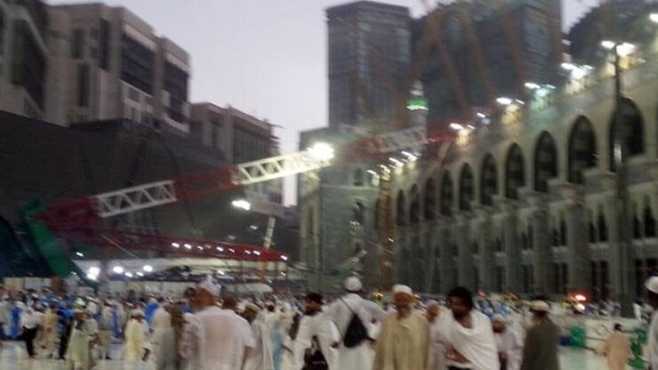 Mekke'de sel: Çok sayıda yol trafiğe kapatıldı