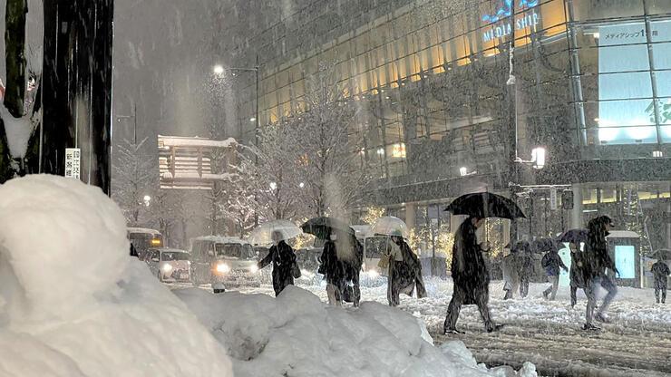 Japonya’yı etkili olan yoğun kar yağışında can kaybı 17'ye yükseldi