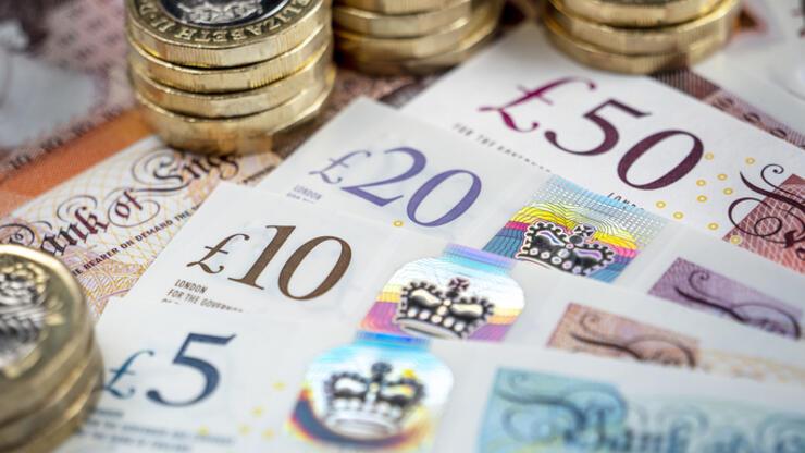 Yatırımcılar İngiltere hisse senedi fonlarından rekor hızla kaçıyor