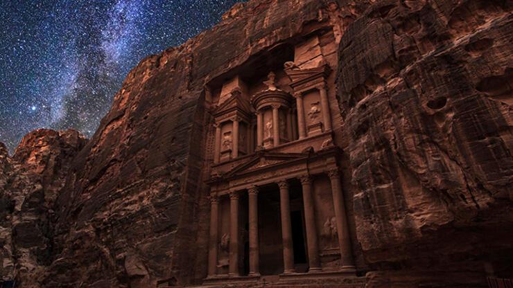 Petra antik kentinde sel: Turistler tahliye edildi