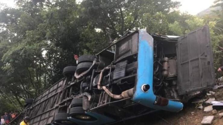 Meksika'da korkunç kaza! Yolcu otobüsü uçuruma yuvarlandı: 15 ölü, 24 yaralı