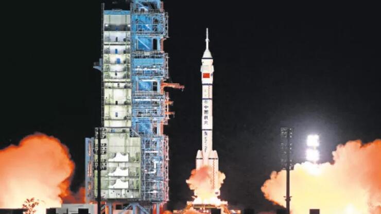 Uzayda ABD-Çin yarışı! NASA'dan dikkat çeken Ay açıklaması 