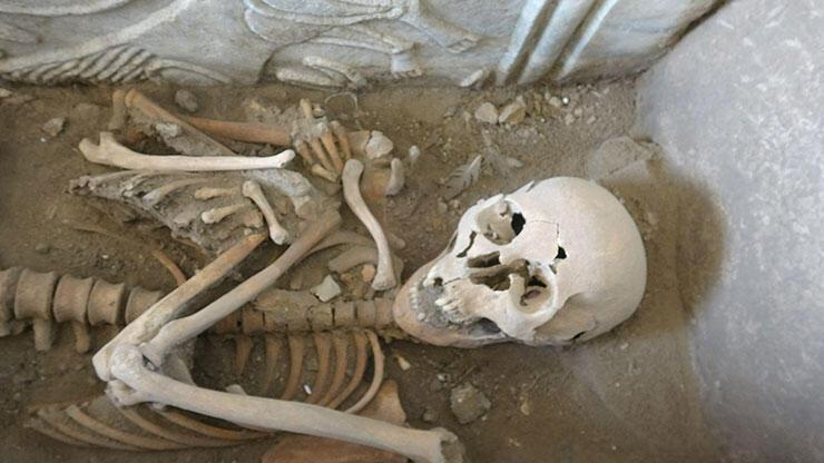 Tarihi Kadıkalesi kazılarında kadın iskeleti bulundu