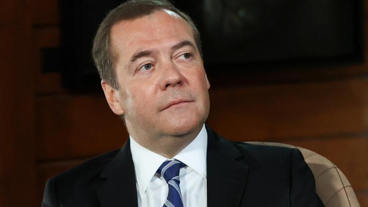 "Rusya'nın cephanesi bitiyor" iddiasına Medvedev'den yanıt: Her türlü silah var 