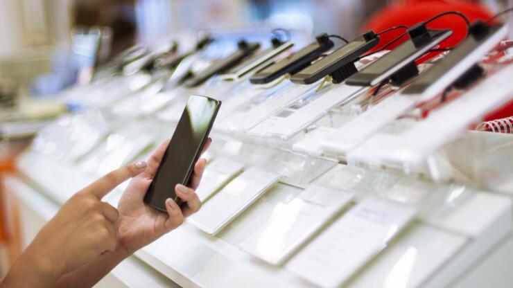 Akıllı telefon satışları 2013′ten beri görülmemiş bir düşük seviyeye indi