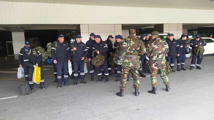 SON DAKİKA: Azerbaycan'dan arama kurtarma ekipleri yola çıktı