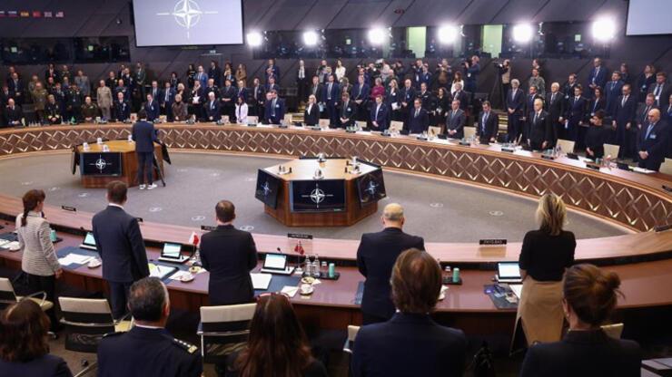 NATO Savunma Bakanlarından Türkiye için 1 dakikalık saygı duruşu