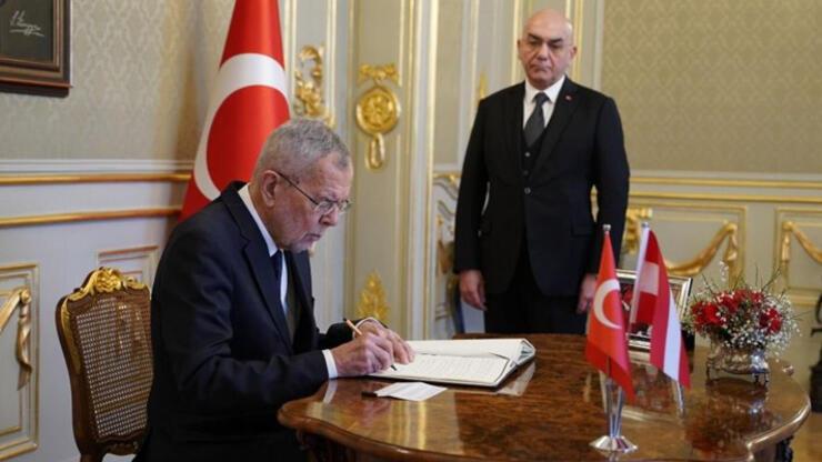 Avusturya Cumhurbaşkanı Bellen, Türkiye'nin Viyana Büyükelçiliğinde taziye defterini imzaladı
