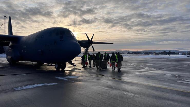 Norveç'in 'uçan ambulansı' depremzedelere yardım ediyor