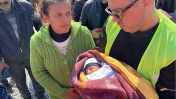 Haluk Levent enkazdan çıkarılan 10 günlük bebeğe isim verdi