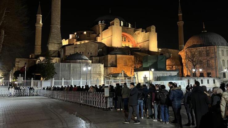 Ayasofya Camii'nde Miraç Kandili idrak edildi