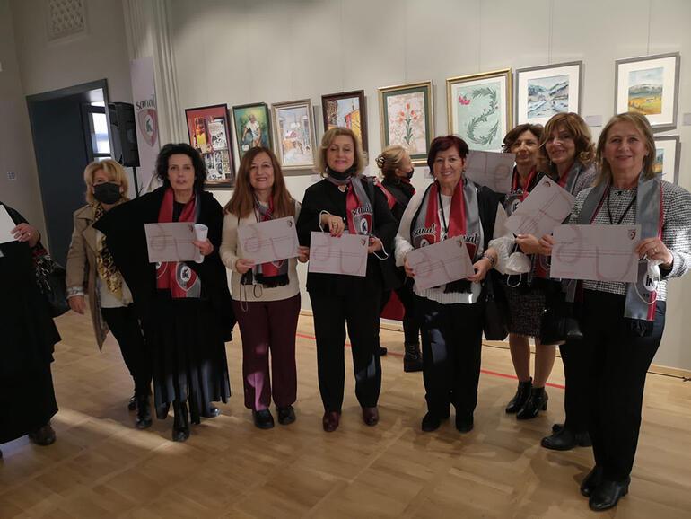 İstanbul Kız Lisesinin 44 kadın ressamından sergi