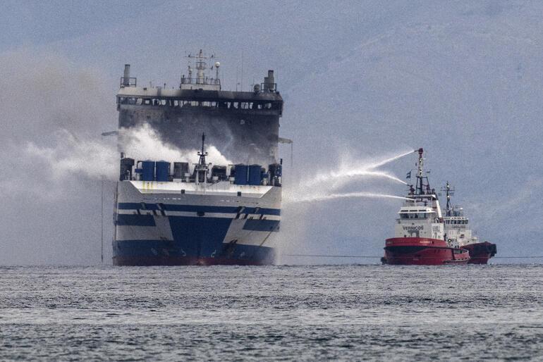 Yunanistanda feribot yangını: Kayıplardan birine ulaşıldı
