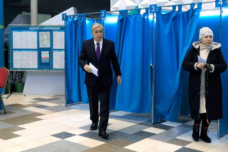 Kazakistan’da halk, erken cumhurbaşkanlığı seçimi için sandık başında