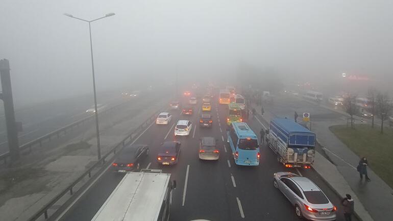 İstanbulda etkili olan sis görüş mesafesini düşürdü