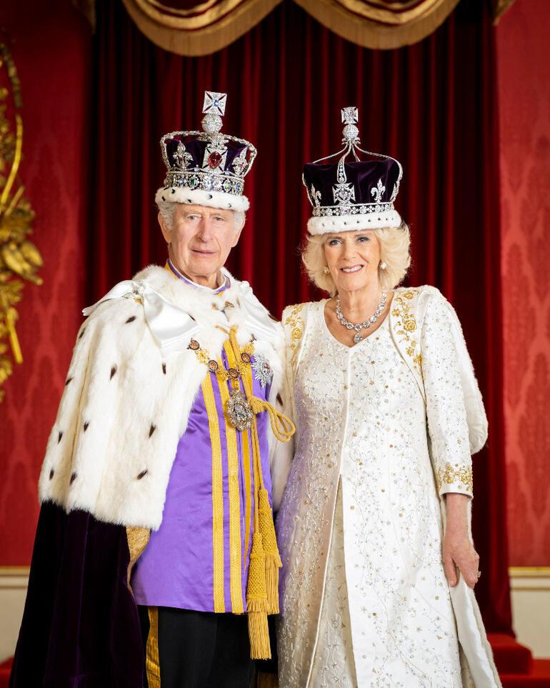 ‘Daraltılmış monarşi’: Kral 3. Charles’ın aile fotoğrafında dikkat çeken detaylar