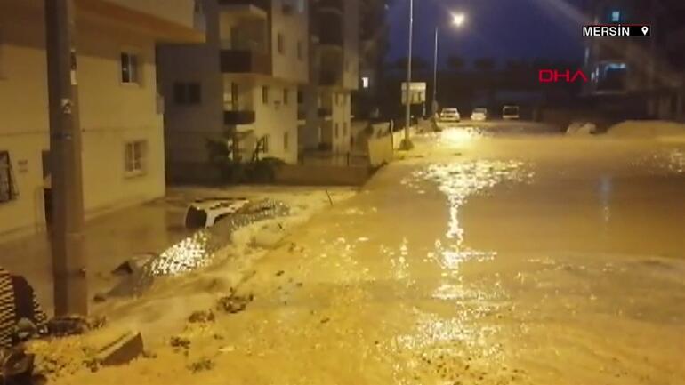 Sağanak yağış birçok şehirde felakete yol açtı
