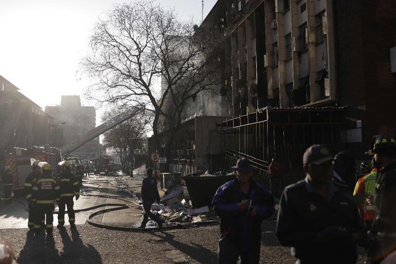 Güney Afrikada 5 katlı binada yangın: Can kaybı 63e yükseldi