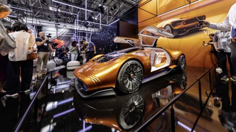 Mercedes’ten elektrik ve teknolojik araç şovu