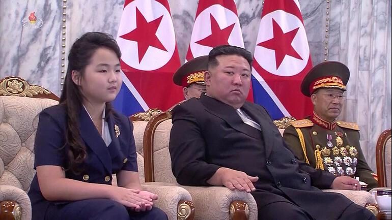 Kuzey Kore kuruluşunun 75inci senesini kutladı